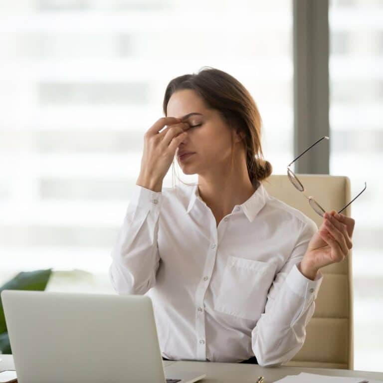 Co robić gdy boli gałka oczna?