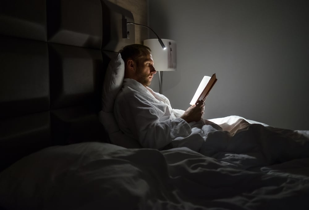 Jak unikać zmęczenia oczu podczas czytania w nocy