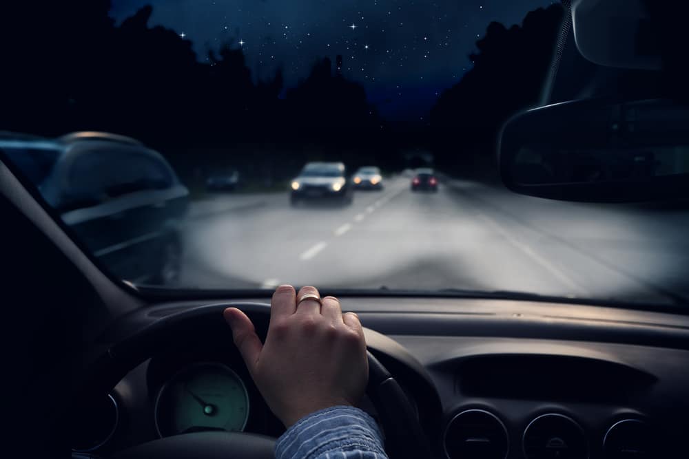 Jak wspomóc oczy podczas nocnej jazdy?