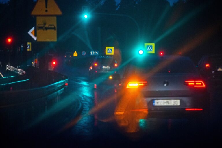 Dlaczego mam trudność z widzeniem po zmroku?